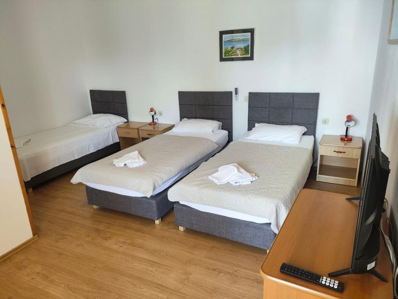 Tonino Apartments Đảo Pag Ngoại thất bức ảnh